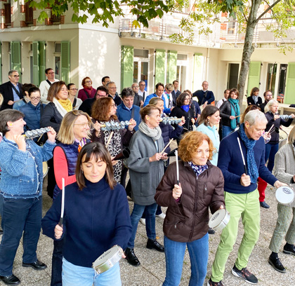 Atelier percussions brésiliennes avec collaborateurs de la Banque de France à Bougival